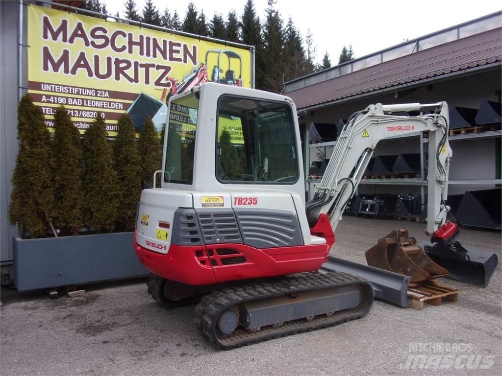 Takeuchi TB 235 小型挖掘机