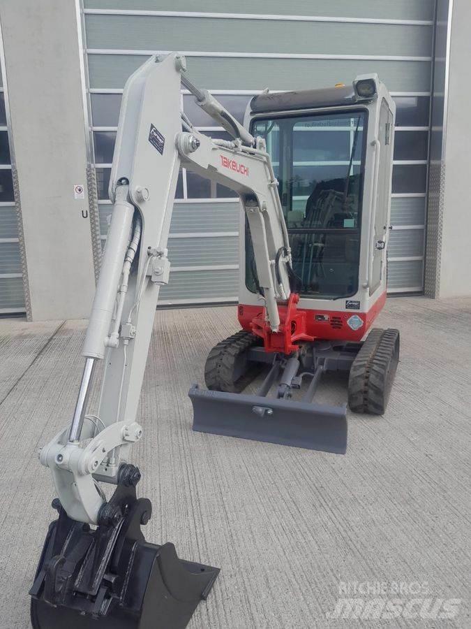 Takeuchi TB016 小型挖掘机