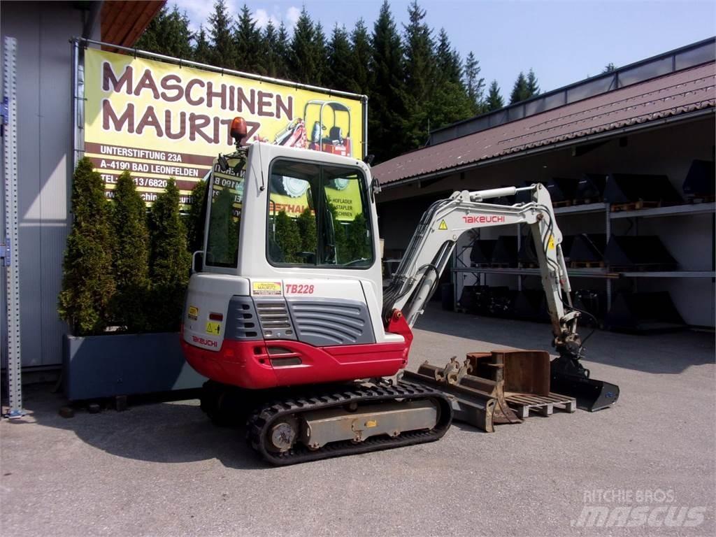 Takeuchi TB228 小型挖掘机