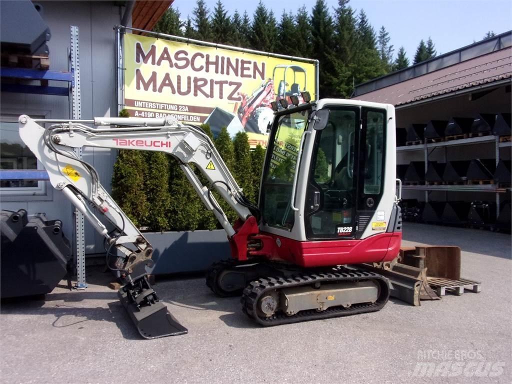 Takeuchi TB228 小型挖掘机