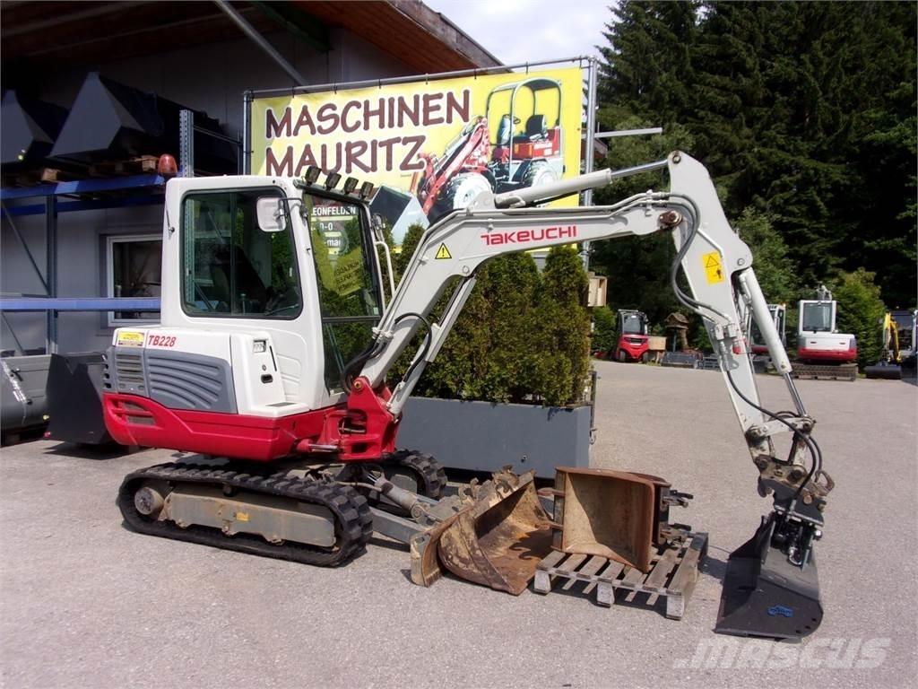 Takeuchi TB228 小型挖掘机