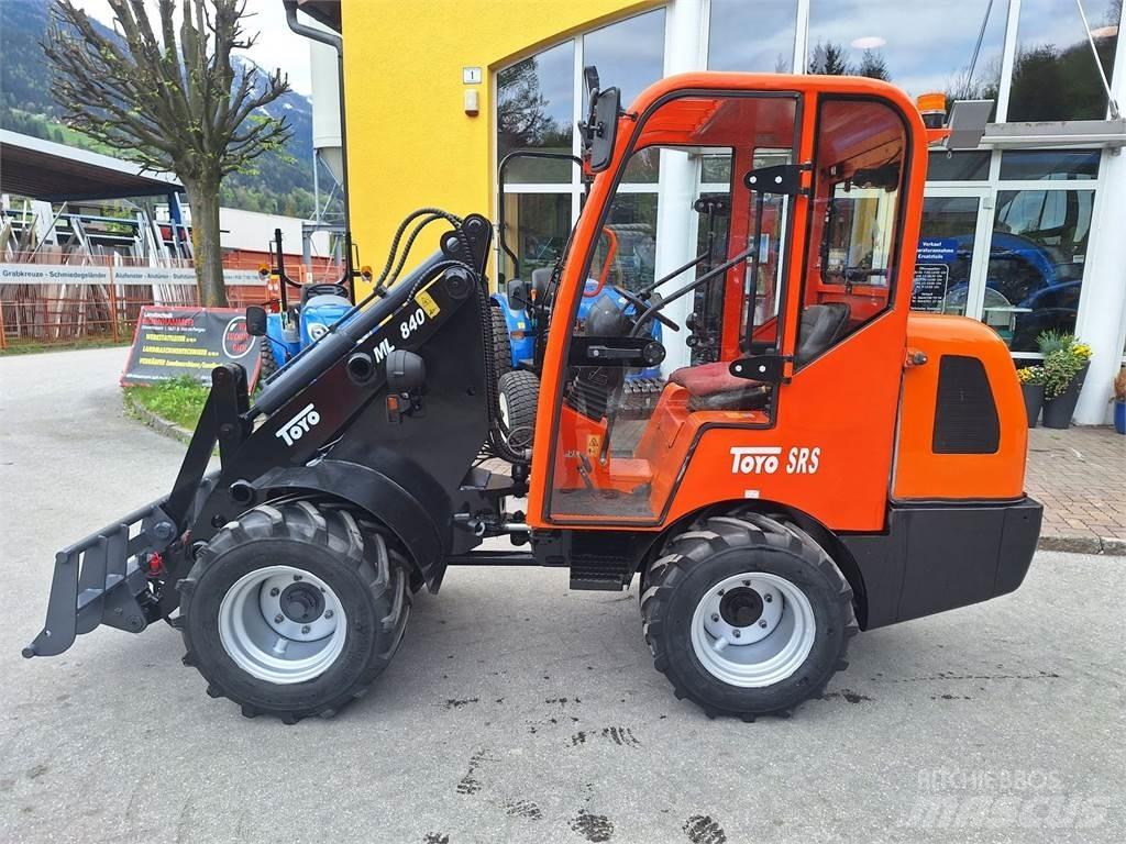 Toyo 840 前装载和挖掘机