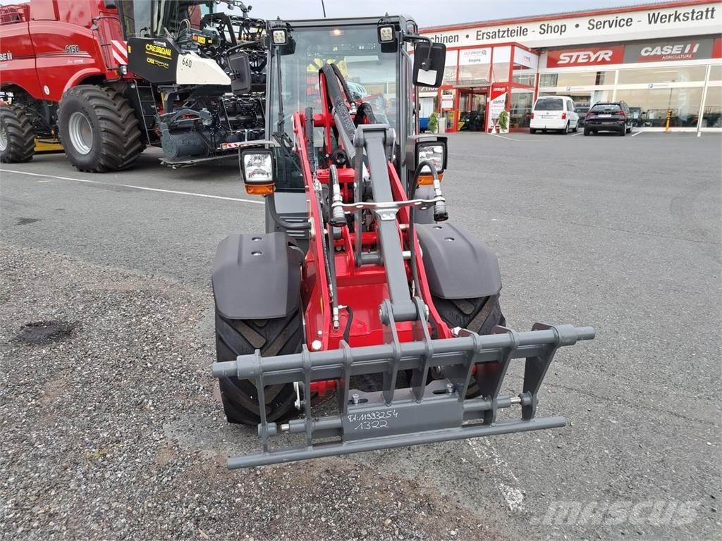 Weidemann 1260 LP 前装载和挖掘机
