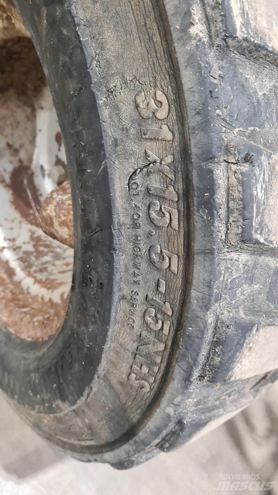 Weidemann 1280 前装载和挖掘机