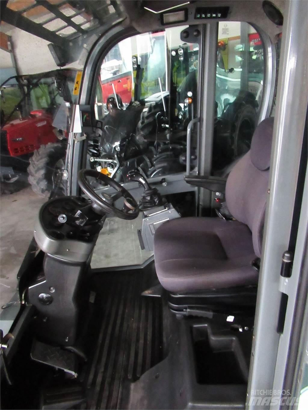 Weidemann 3070 CX60 前装载和挖掘机