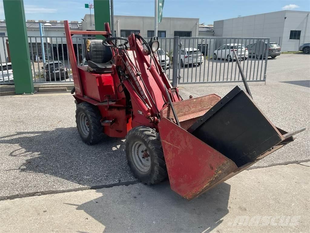 Weidemann 911D/R 前装载和挖掘机