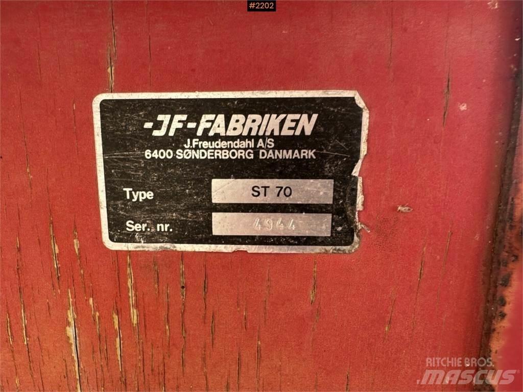 JF ST70 撒肥机