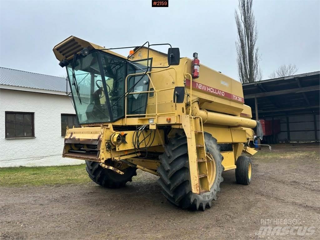 New Holland TX36 联合收割机