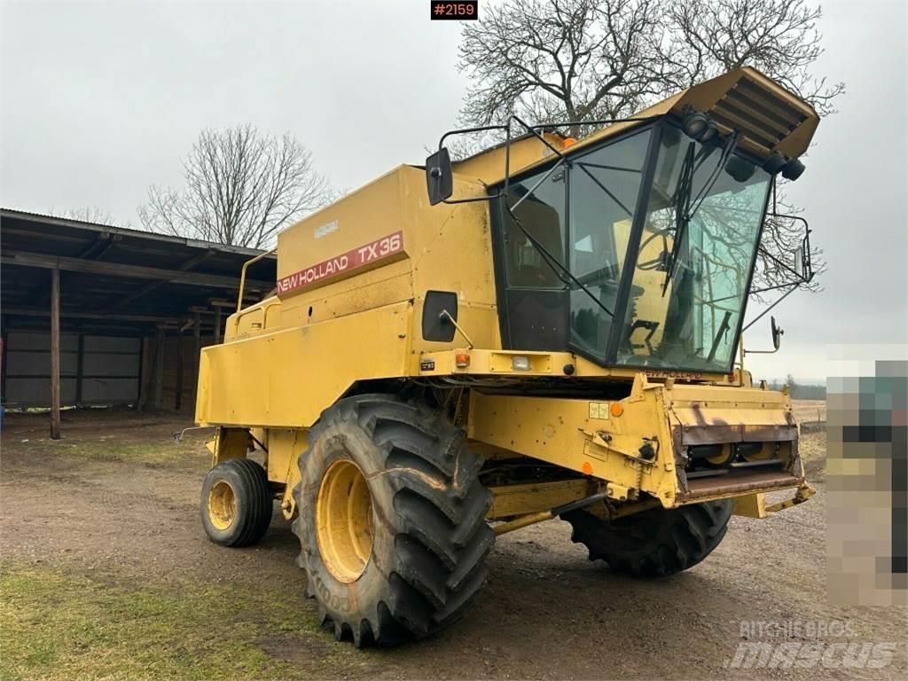 New Holland TX36 联合收割机