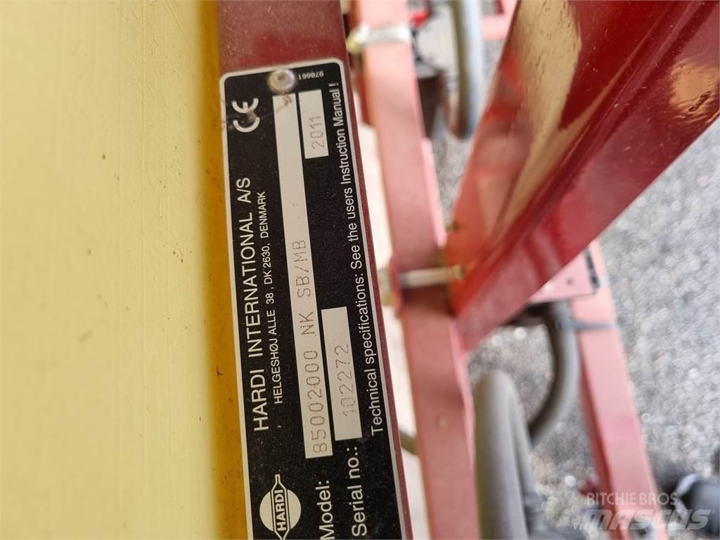 Hardi 800 牵引式喷雾机