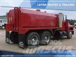 Mack R690ST 水罐车