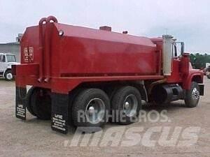 Mack R690ST 水罐车