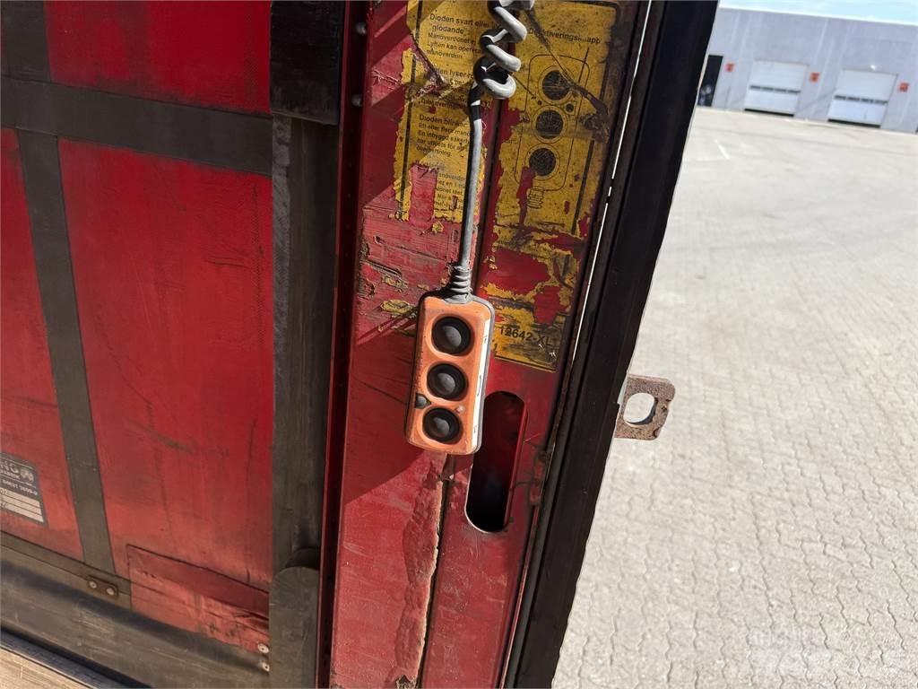 Kel-Berg D100V 34 pl. 侧帘半挂车