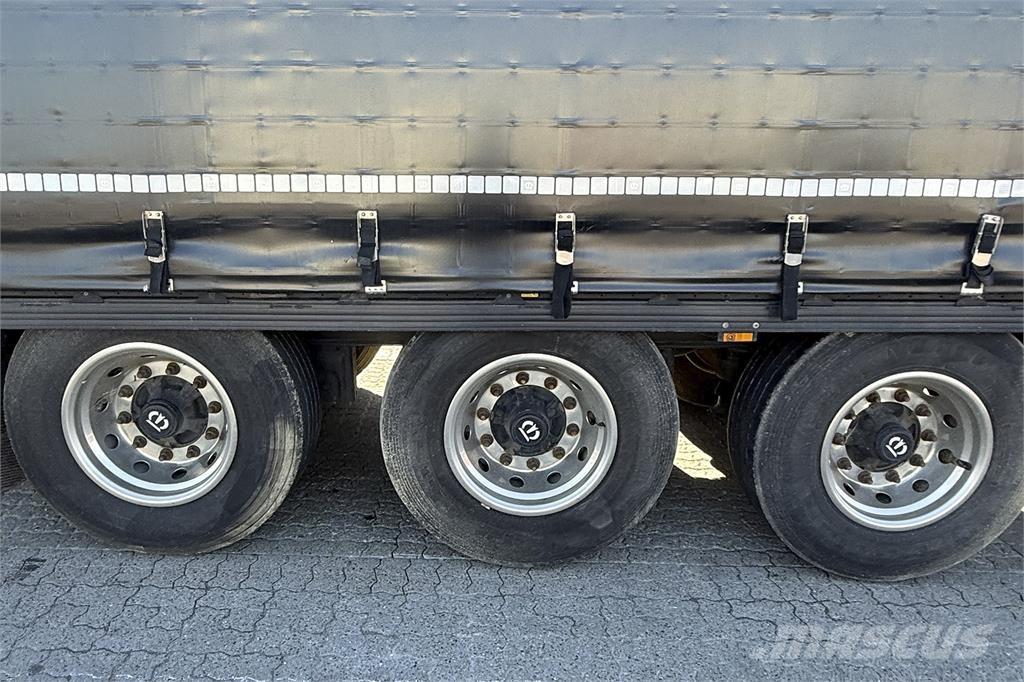 Krone 3 AKS. 侧帘半挂车