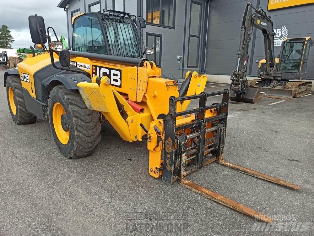 JCB 535-125 kurottaja 伸缩臂叉装车|叉装车