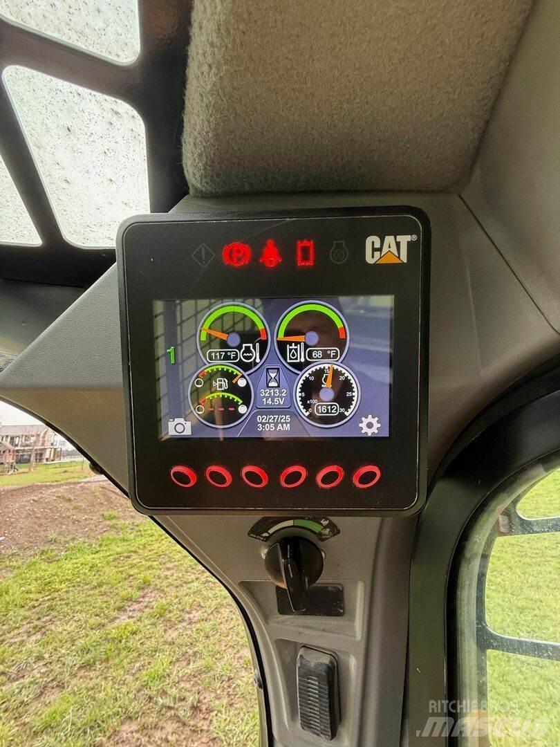CAT 299D2 滑移装载机