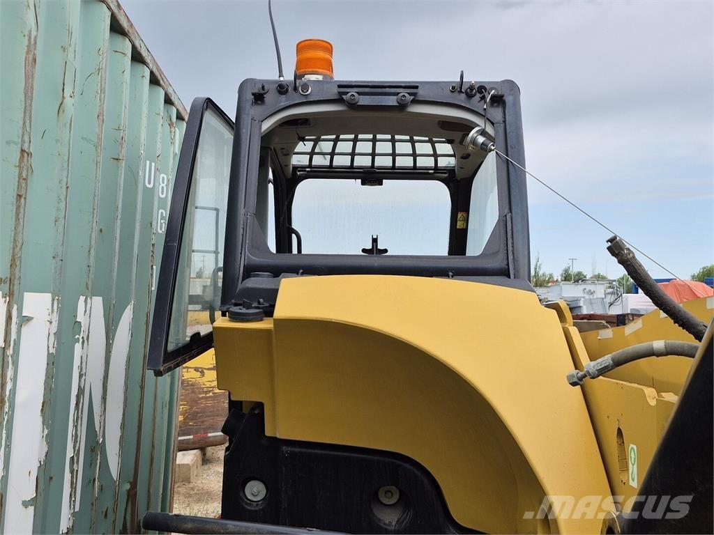 CAT TH560B 电动叉车