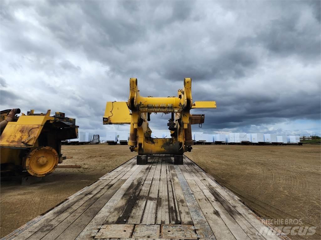Komatsu  铰接式自卸车
