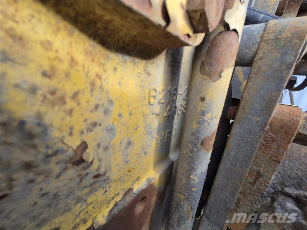 Komatsu  铰接式自卸车