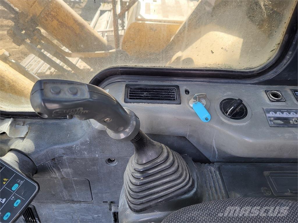 Komatsu PC600LC-6 轮式挖掘机