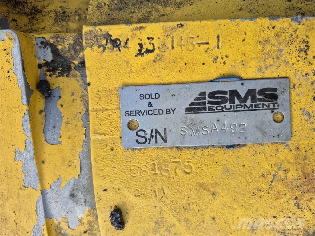 Komatsu R561-13-51030 铰接式自卸车