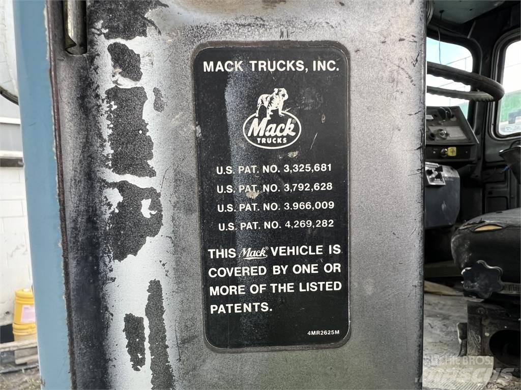 Mack RD690S 全地形车