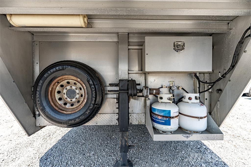 Merhow 3HLQ 牲畜运输半挂车