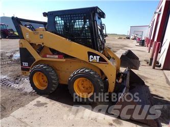 CAT 232 滑移装载机
