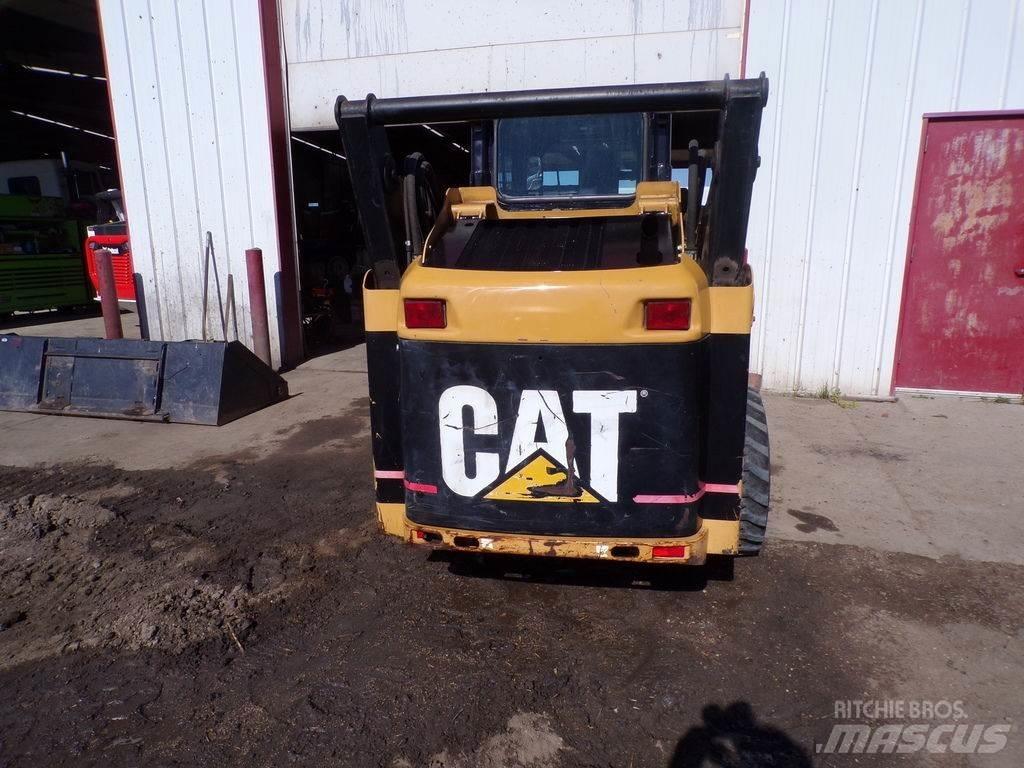 CAT 232 滑移装载机