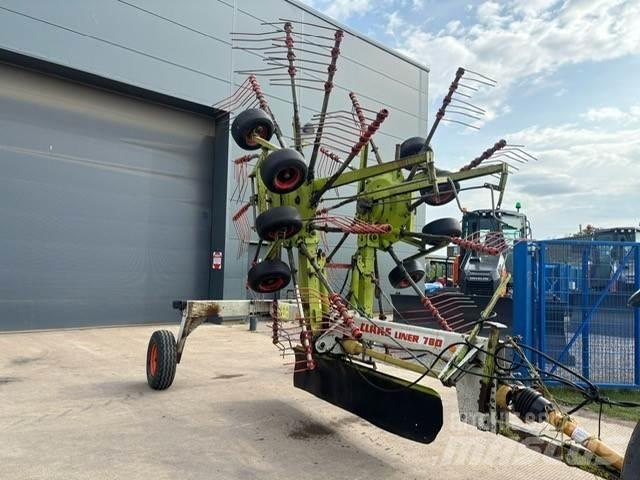 CLAAS Liner 780 犁耙和摊草机
