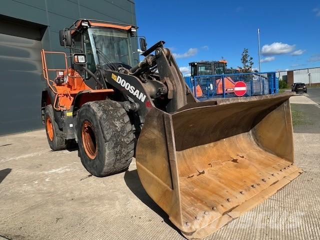 Develon DL300-5 轮式装载机