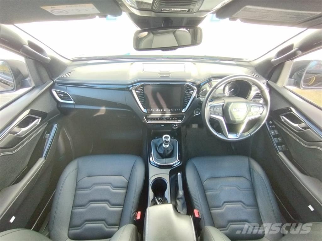 Isuzu V-Cross 皮卡车