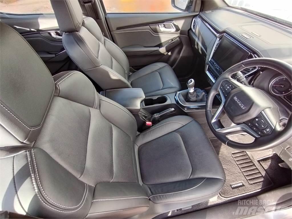 Isuzu V-Cross 皮卡车