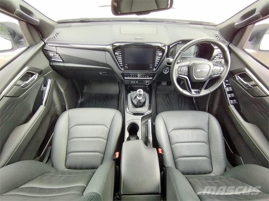 Isuzu V-Cross 皮卡车