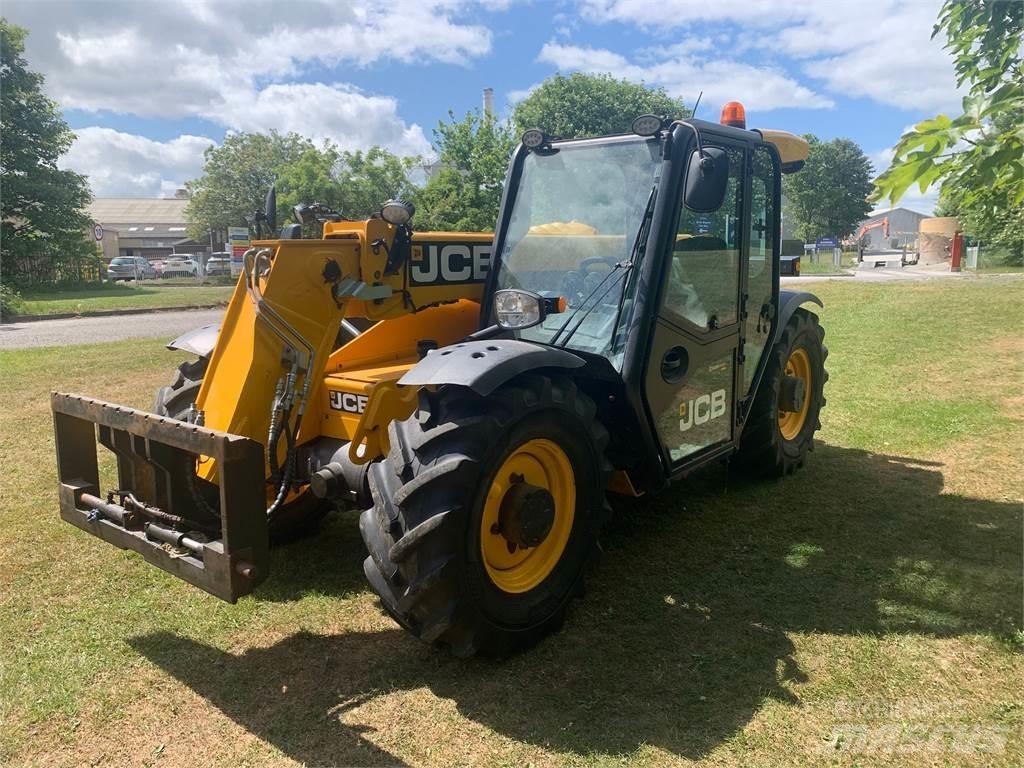JCB 527-58 伸缩臂叉装车|叉装车