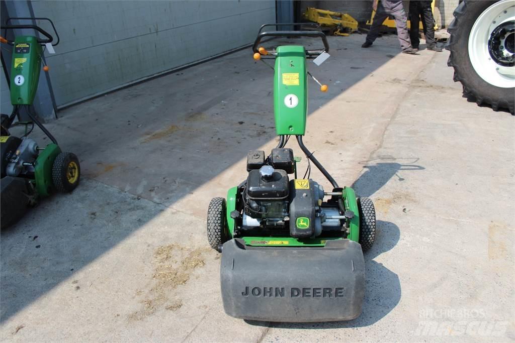 John Deere 220B 手扶式割草机