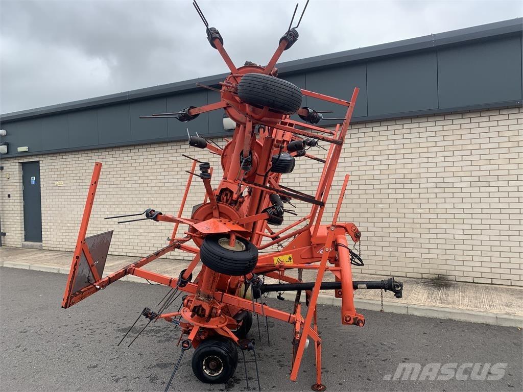 Kuhn GF 7601 MH 犁耙和摊草机