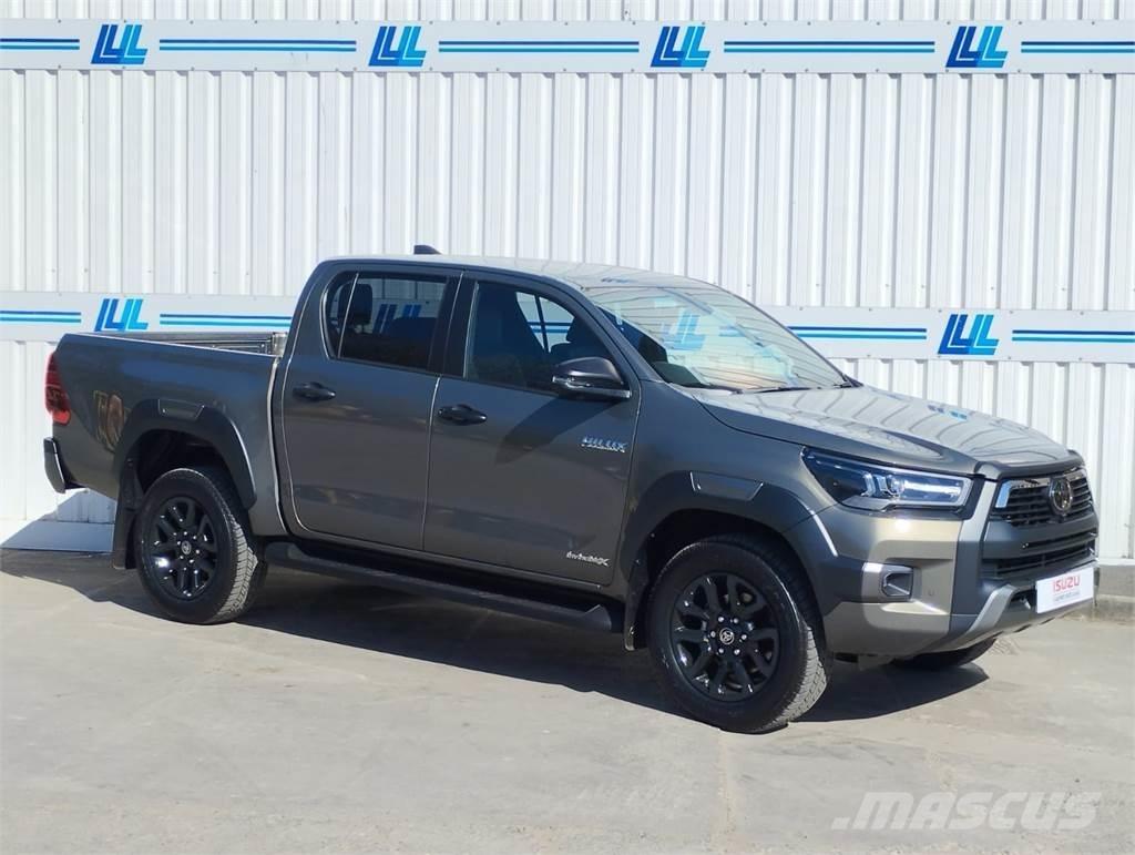 Toyota Invincible X 皮卡车