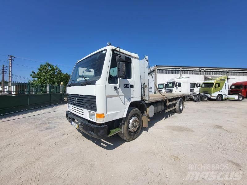 Volvo FL7 平板栏板货车