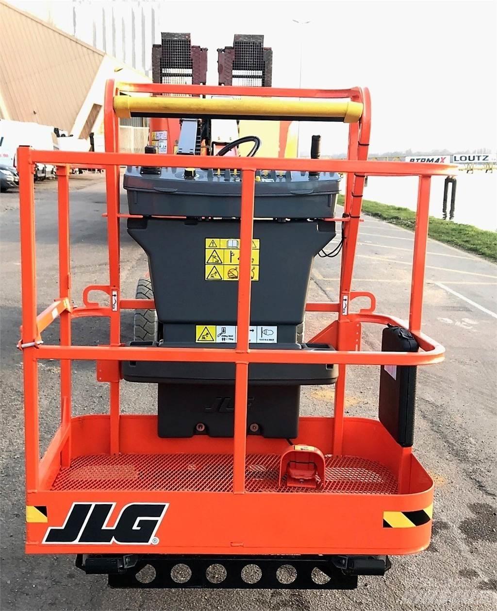 JLG E300AJ 其他升降机和高空作业平台