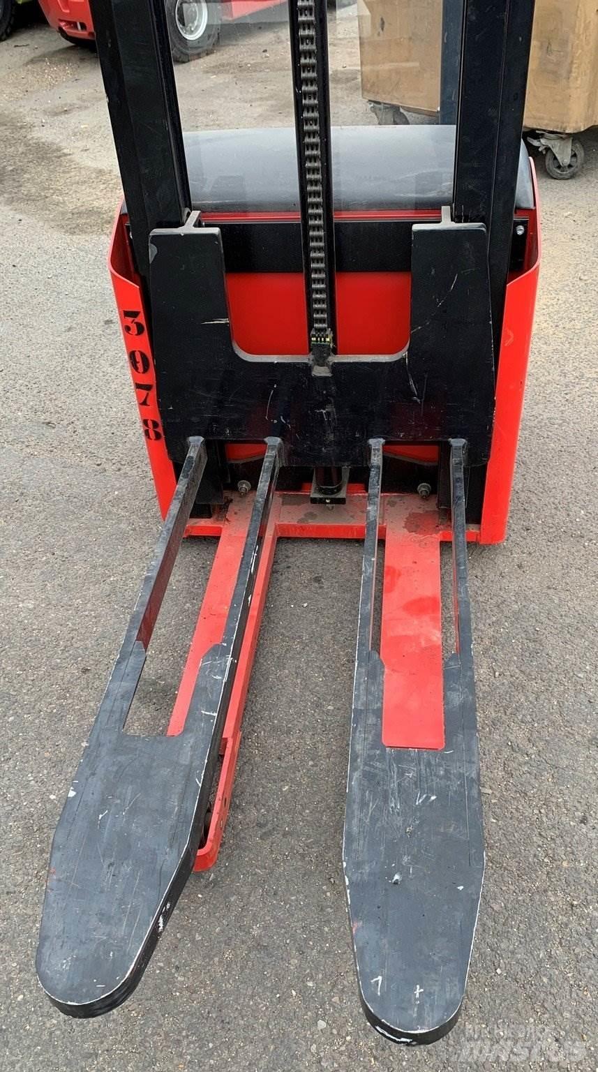 LOC A10 D29 手推堆垛车