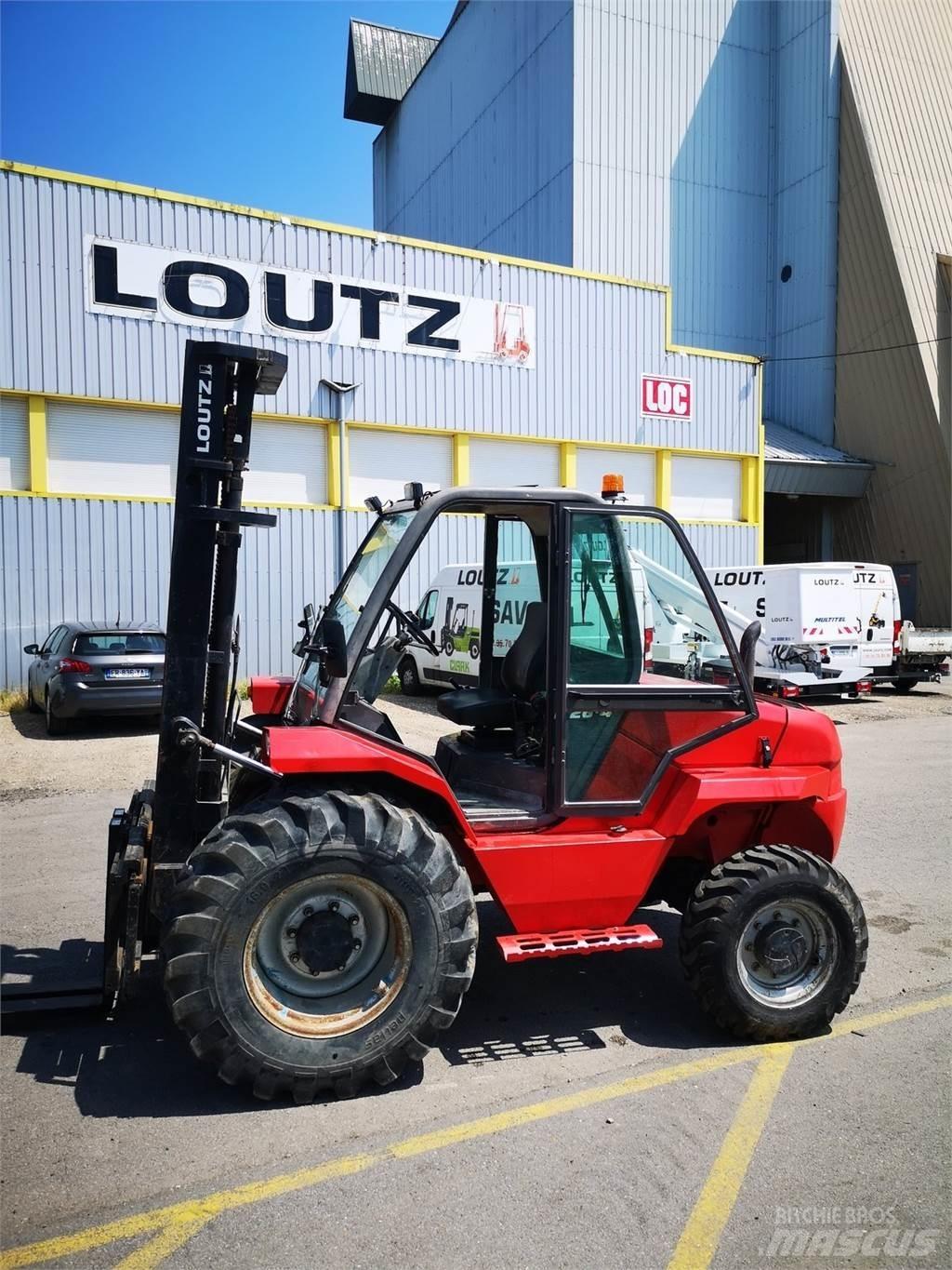 Manitou M26-4 越野叉车|叉装车