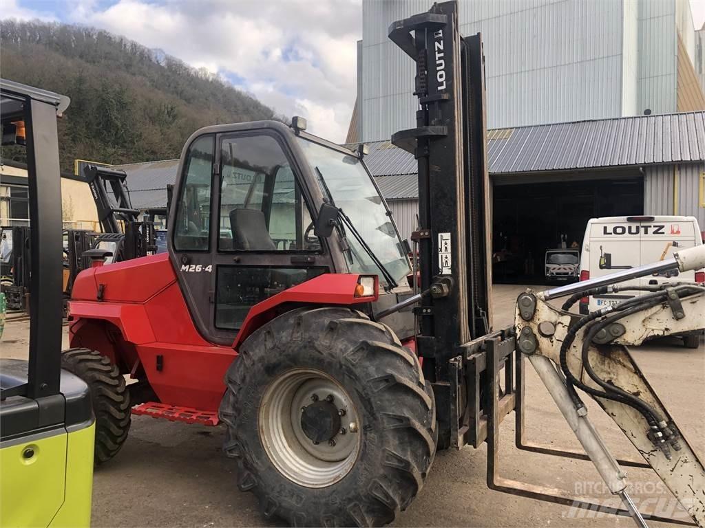Manitou M26-4 越野叉车|叉装车