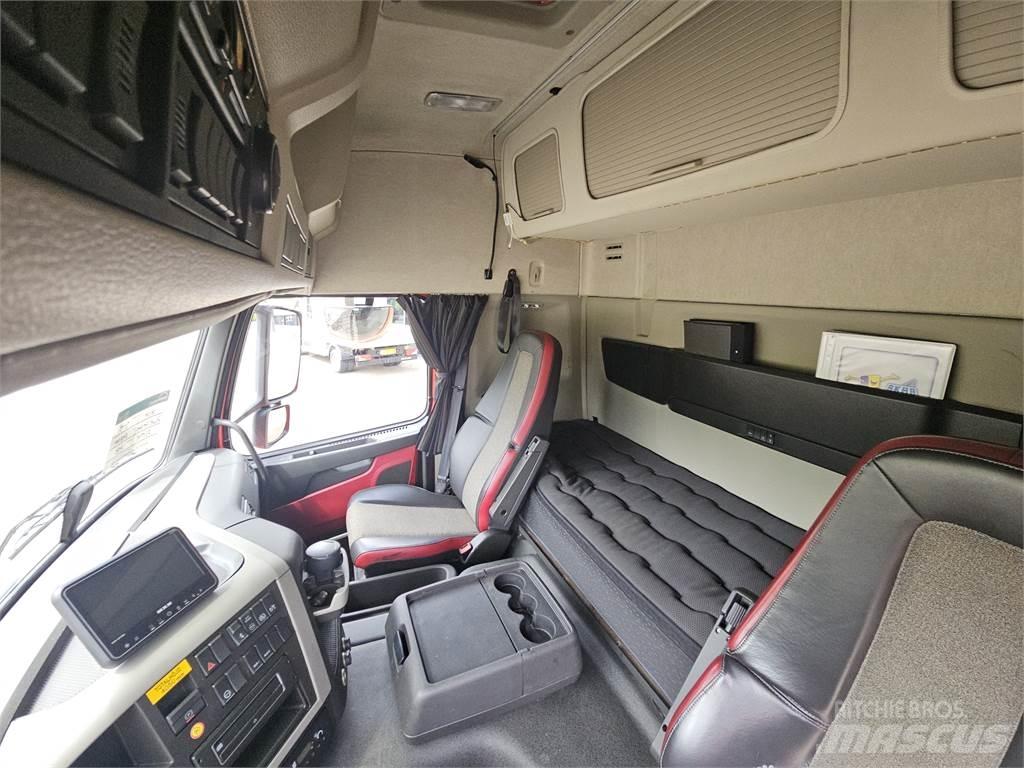 Volvo FM340 厢式货车