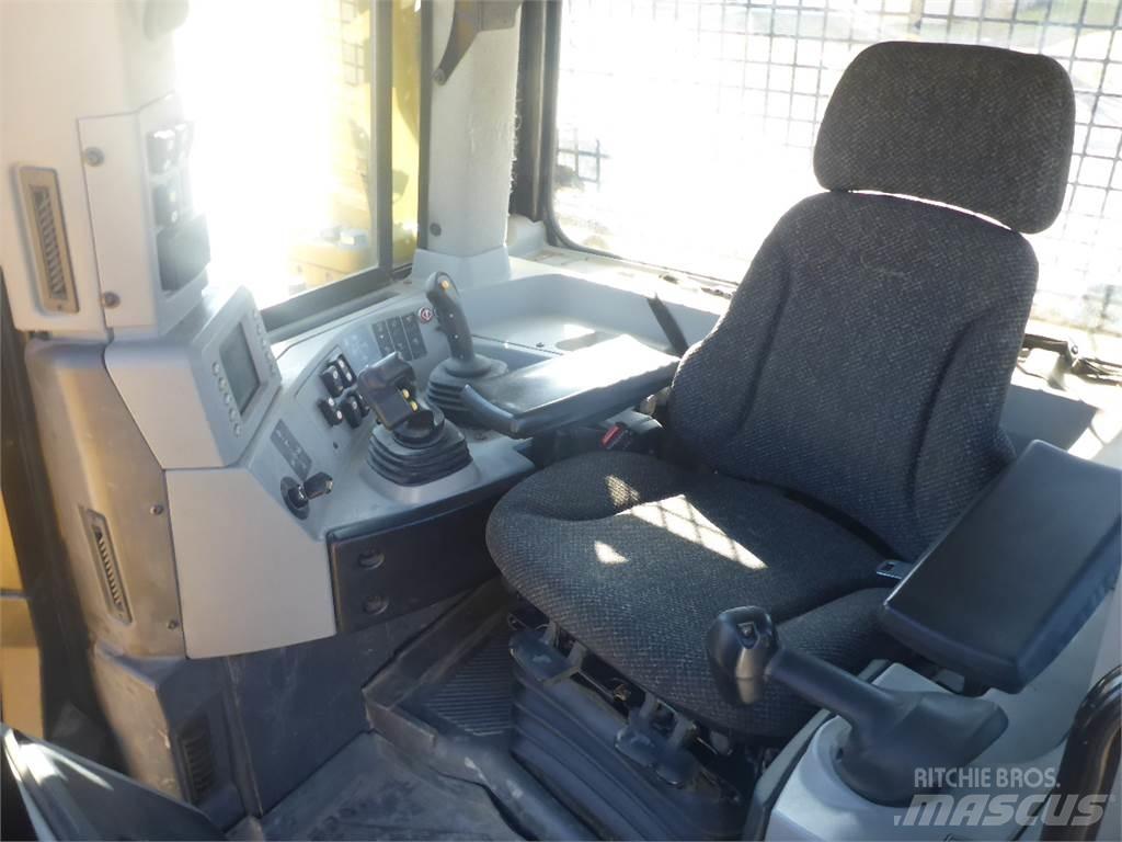 CAT D8T 履带式推土机
