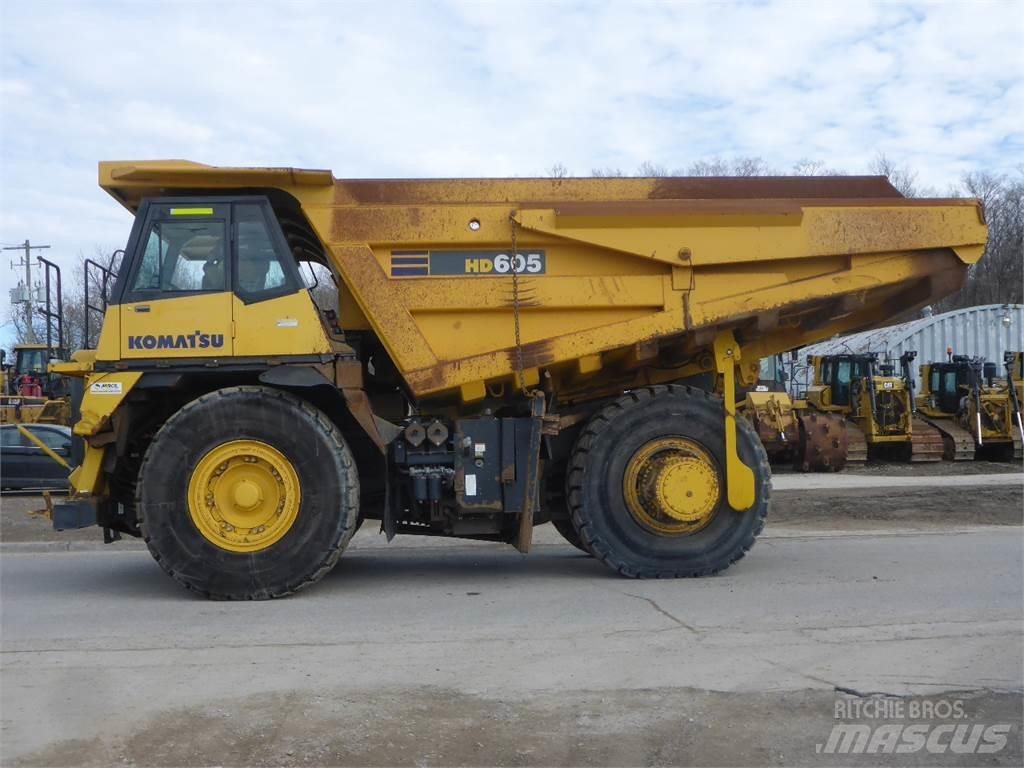 Komatsu HD605-7 刚性自卸车