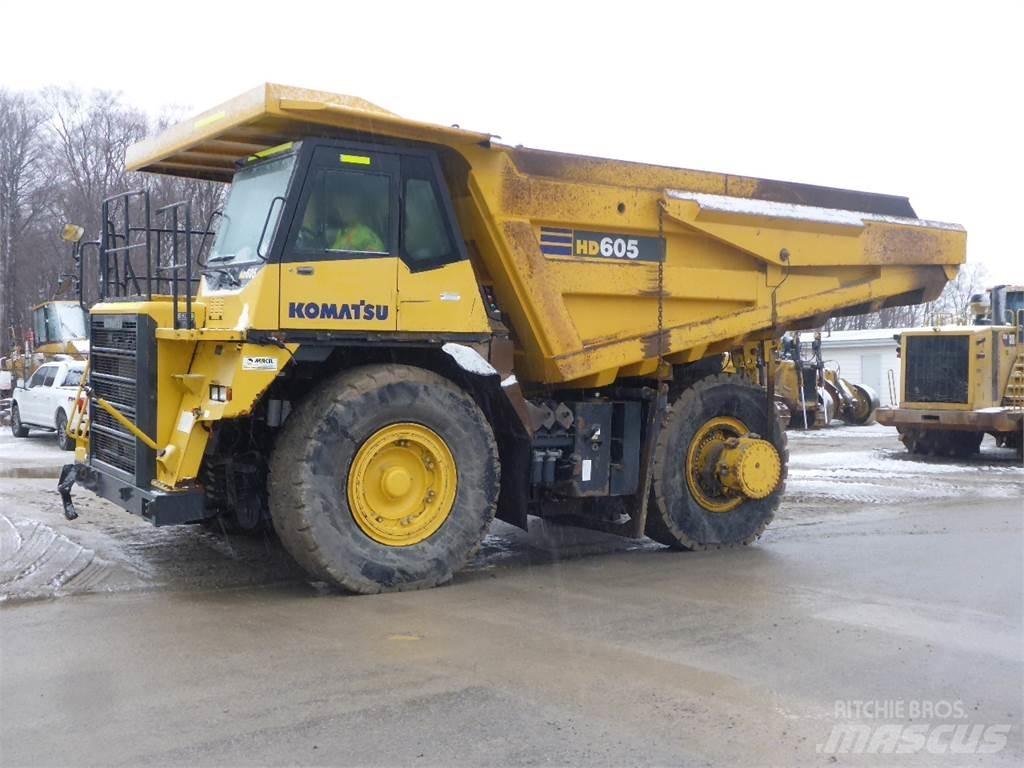 Komatsu HD605-7 刚性自卸车