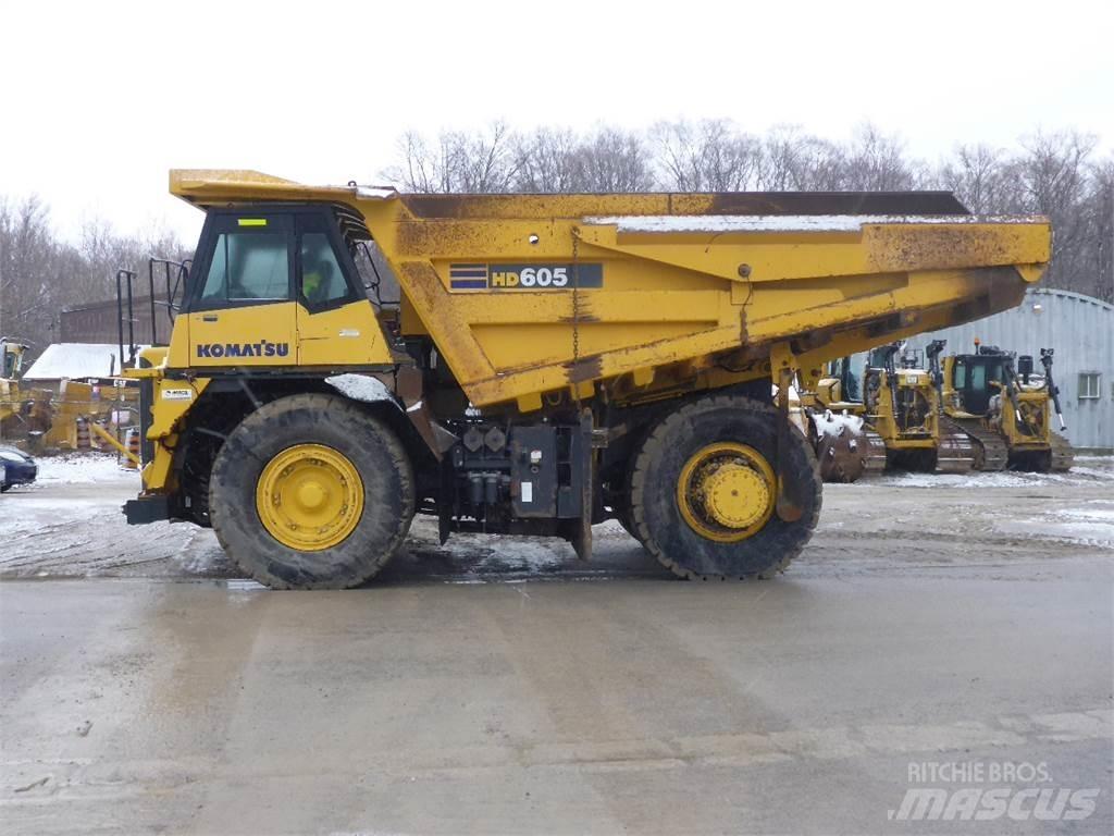 Komatsu HD605-7 刚性自卸车