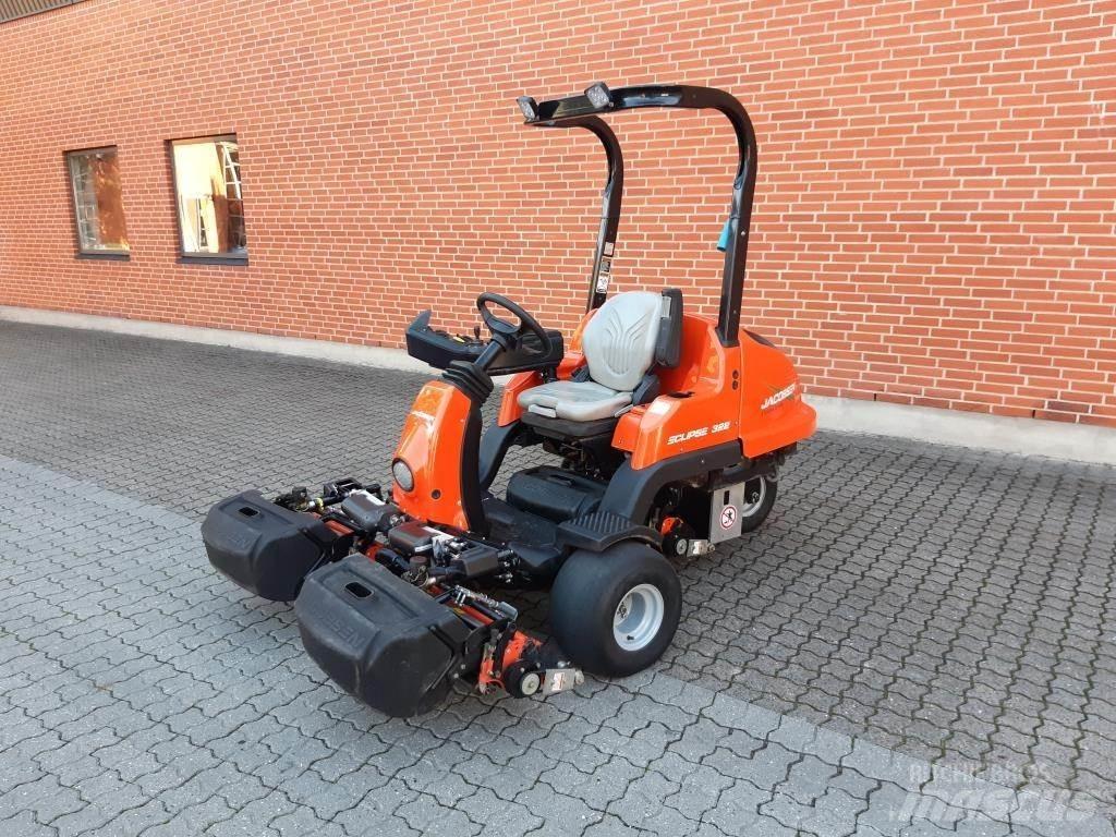 Jacobsen ECLIPS 322 骑乘式割草机