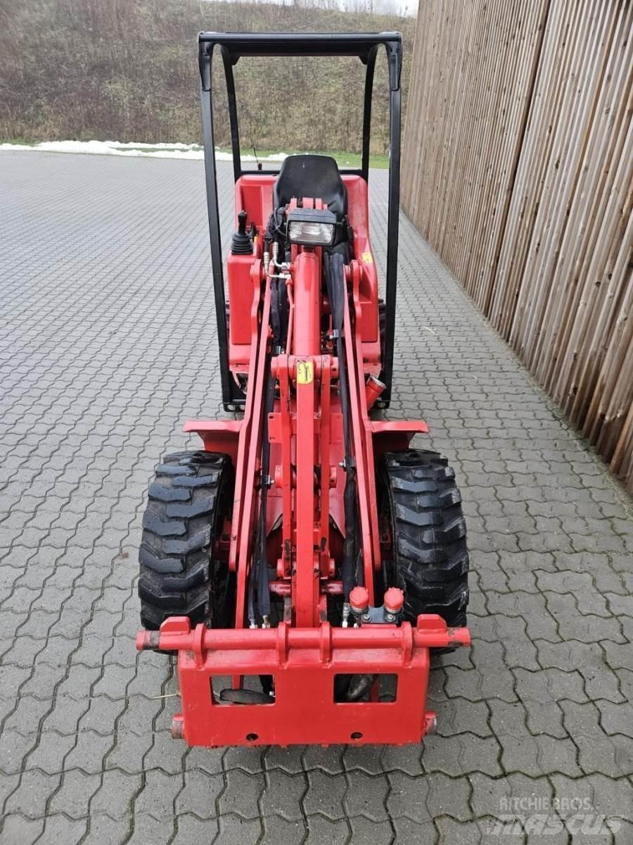 Schäffer 2428 SLT 小型装载机